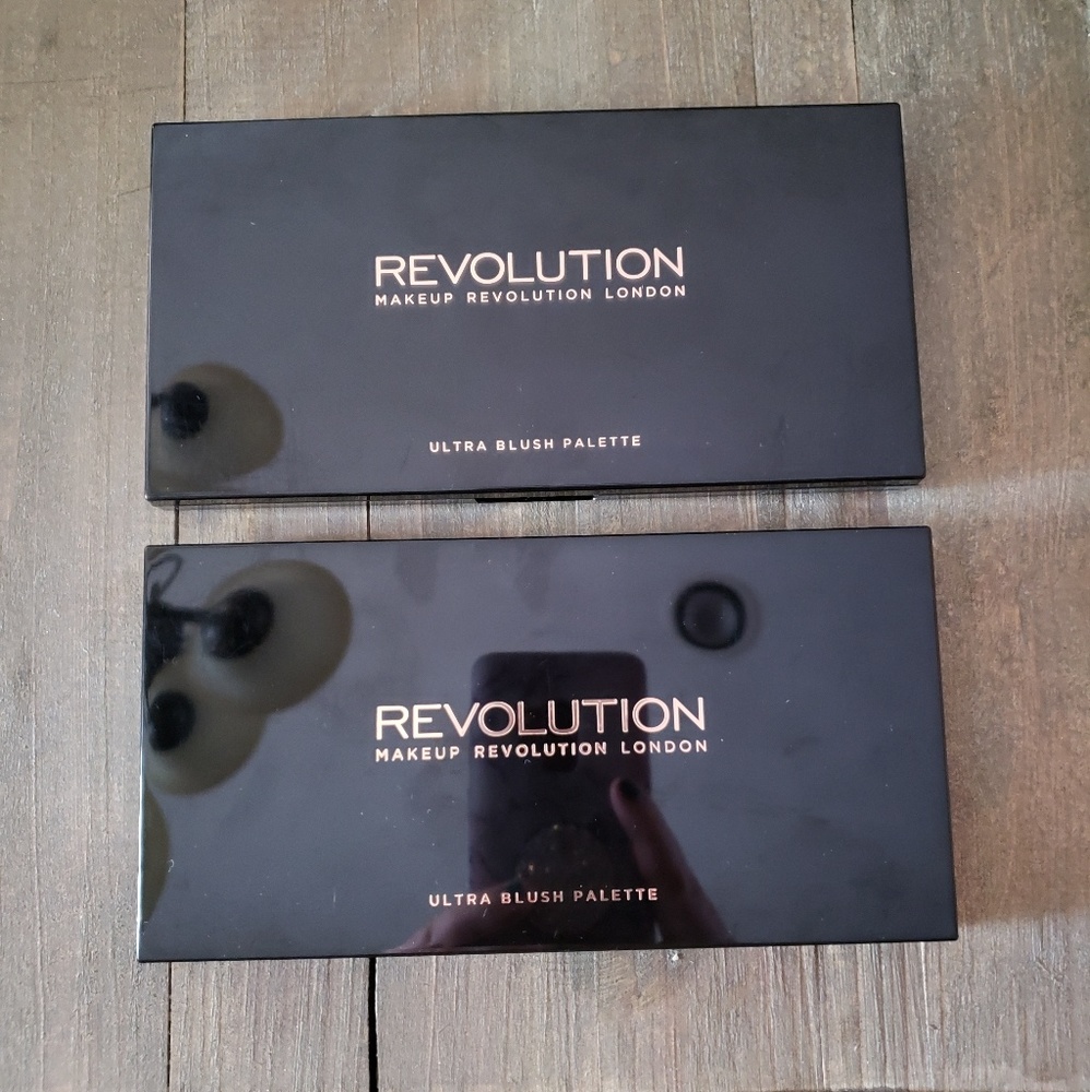 Sale Makeup Revolution palette LOT.